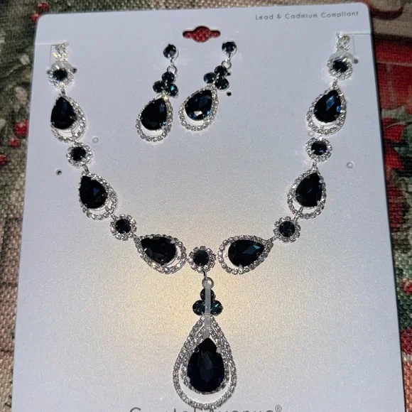 Two piece set crystal Avenue jewelry rhinestone blue earring, and neck necklace - Picture 3 of 9